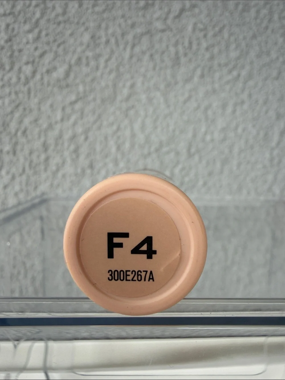 SEALED MAKEUP REVOLUTION LONDON FAST BASE STICK FOUNDATION SHADE F4